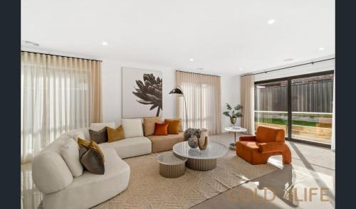 Spacious, Bright Clyde Stay Near Parks & Shop