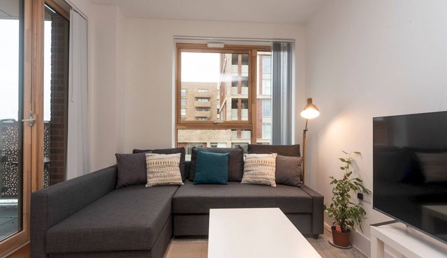 Spacious Bright Flat 20 Mins To Central London - Pass the Keys