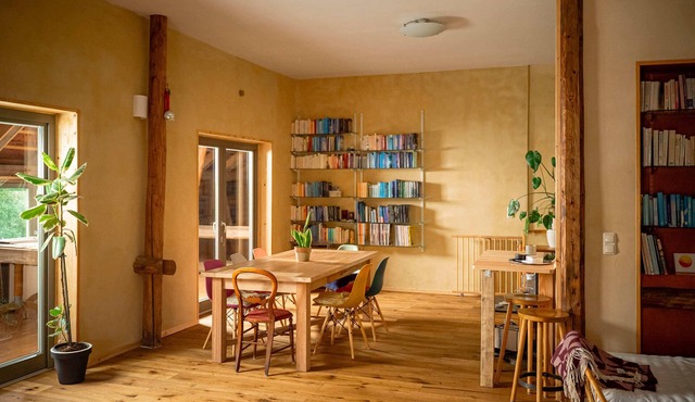 Spacious, bright studio with a view of nature
