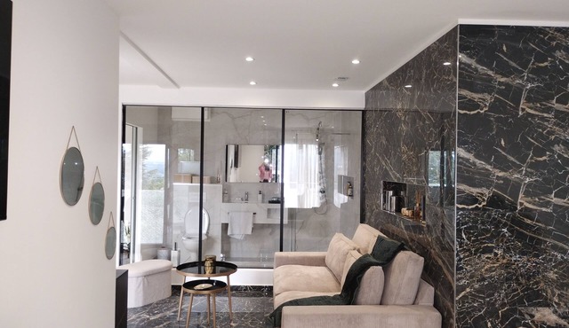 Spacious, bright studio with terrace in quiet, pleasant residence.