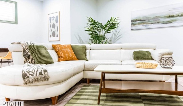 Spacious Bright Suite - Sleeps 4 - King Bed - NFLX