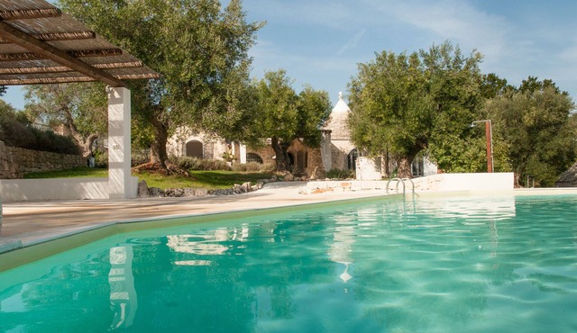 Spacious & bright trulli w/private pool, nicely decorated - AC in all rooms