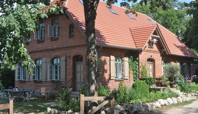 Spacious, bright vacation apartment in a renovated listed building