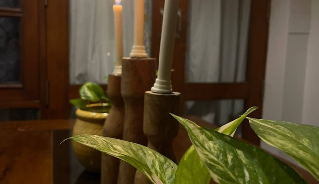 Spacious bungalow with 8 bedrooms and WiFi, AC in charming Gurugram