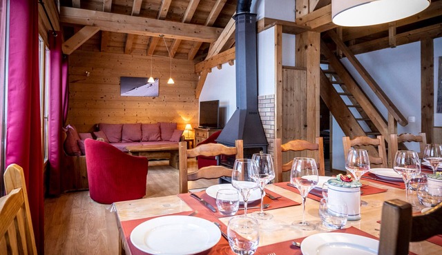Spacious chalet with jacuzzi, pets allowed, near slopes