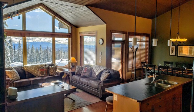 Spacious "Cabin Feel" Townhouse in Happy Valley