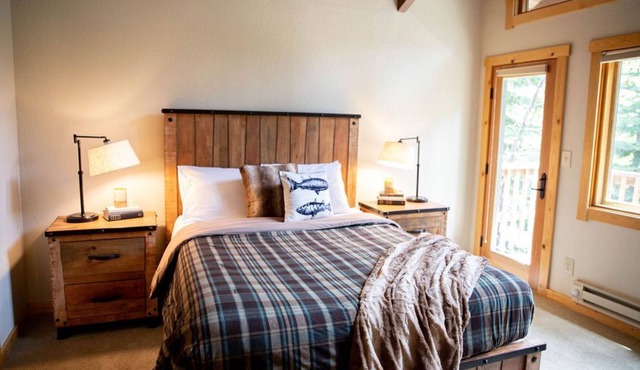 Spacious Cabin nestled on the West End of Donner Lake great location to relax!