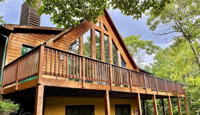 Spacious Cabin Right Next to Cacapon State Park