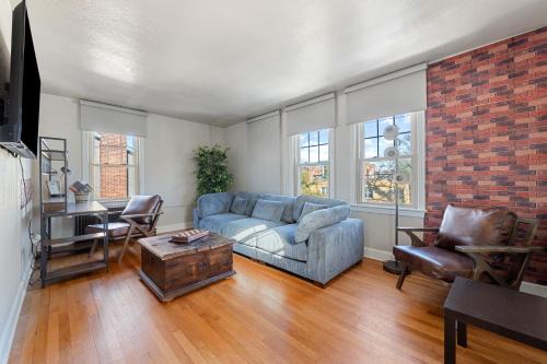 Spacious Capitol Hill Retreat with King bed and Iconic DC landmarks view from your suite