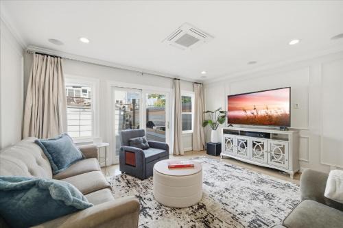 Spacious Capitol Rowhouse