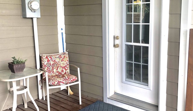 Spacious Carriage Suite in the Peaceful Foothills of the Canadian Rockies!