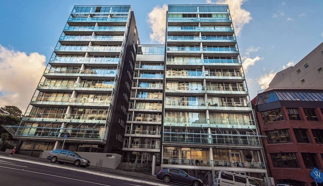 Spacious Central City Apartment - Close to Attractions, Shops & Eateries