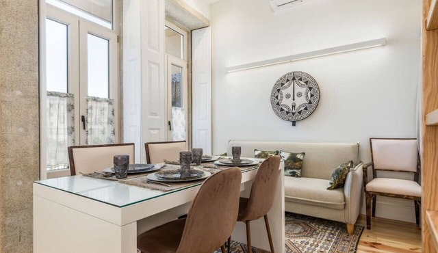 Spacious Central Flat w/Balcony by PortoDreamStays