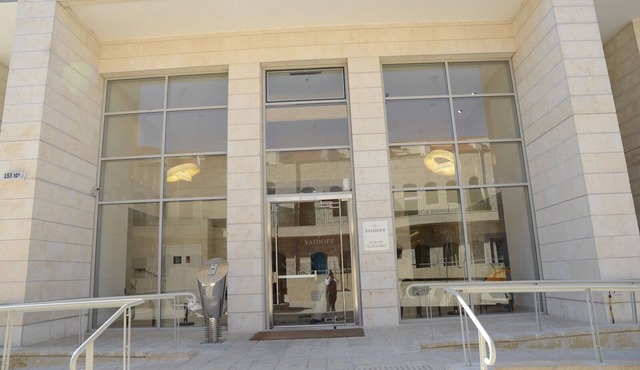 Spacious & Central In Jerusalem 4Bed/3Ba - Pool/Gym/Parking in Building
