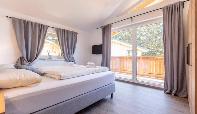 Spacious chalet (141sqm) with balcony and hot tub