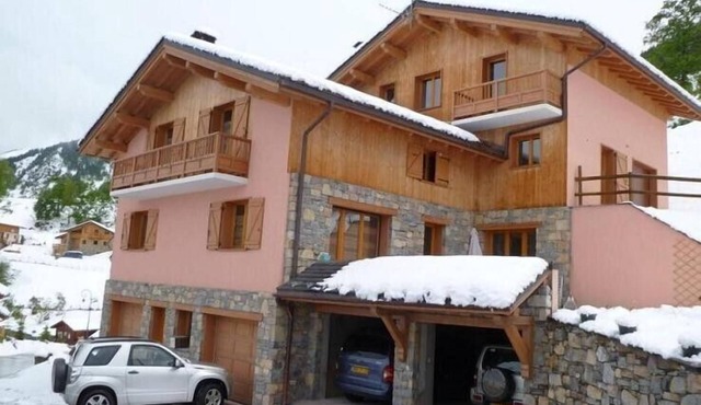 Spacious chalet 150m from the slopes of St Martin/3 vallées, ideal for families and friends