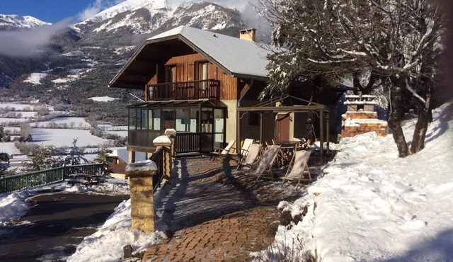 Spacious Chalet 4 * - 160 m2 - Proche Le Sauze - 12 people- Jacusi outside