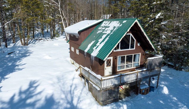 Spacious Chalet, Skiing 5 Minutes to Jay Peak, Vermont!