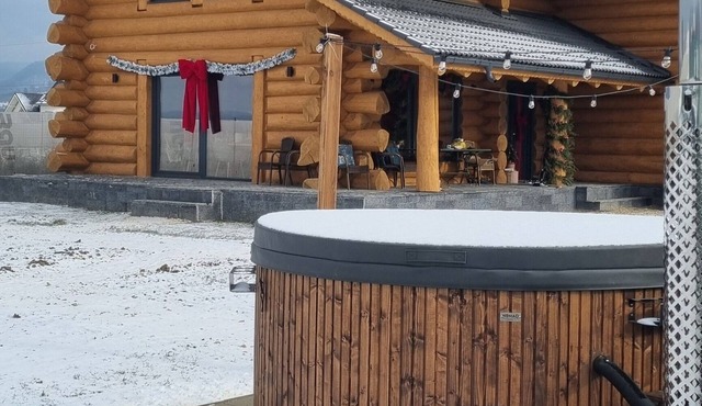 Spacious Chalet with Hot Tub, Silence and Panoramic Mountain Views
