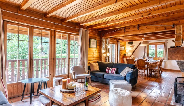 Spacious chalet with jacuzzi and sauna in Morzine, pets allowed