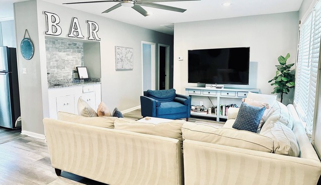Spacious & Cheerful 4-bed 8 Mins from Beach