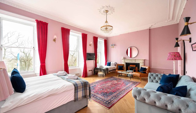 Spacious City Centre Family Room