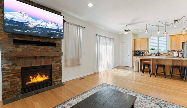 Spacious & CLEAN 5-Bedroom Retreat| Fresh Interior Paint | Family Friendly