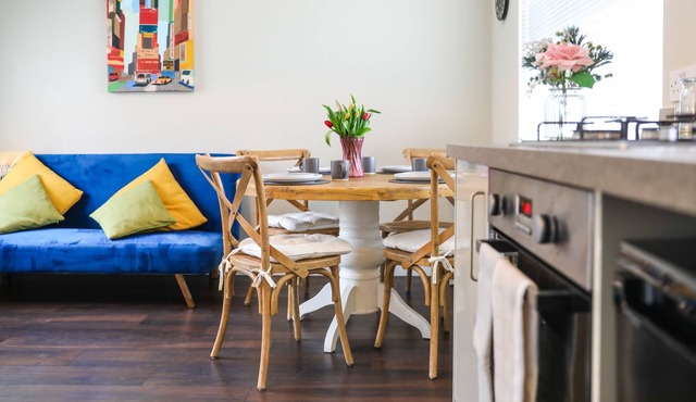 Spacious & Clean House, sleeps 3 parking 2cars, Headington, Oxford, near A40&M40