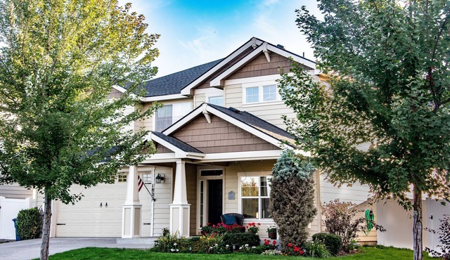 Spacious Clean Open Beautiful Executive Home w/Tesla Charger