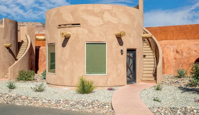 Spacious Cliff Dwelling Near Zion – 10 Min Drive