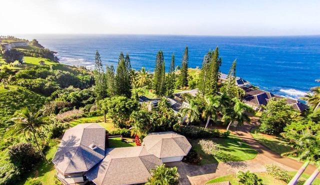 Spacious Cliffside Villa with Breathtakingly Gorgeous Ocean Views and Beach Access in Princeville, Hawaii