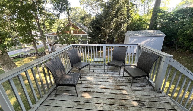 Spacious coastal living with AC near Narragansett Beaches