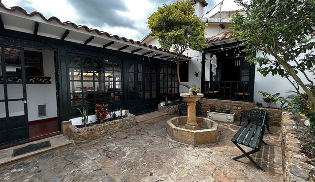 Spacious Colonial-Style House Near the Plaza | Ideal for Families