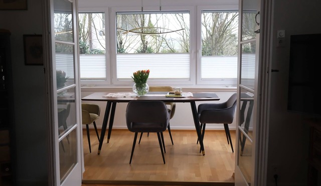 Spacious, comfortable apartment close to town and spa gardens. Exceptional!