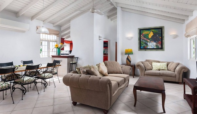 Spacious Comfortable Apartments Steps From The Beach At Paynes Bay. Sundance