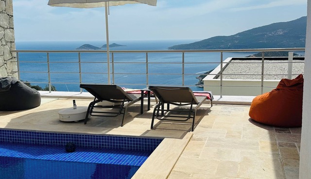 Spacious, Comfortable 1 Bed Private Villa with the most fabolous Kalkan BayViews