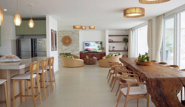 Spacious, comfortable and facing the sea