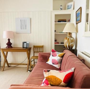 Spacious comfortable flat with free parking in East Finchley, Muswell Hill & close to Alexandra Palace