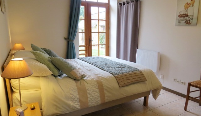 Spacious, comfortable 4 star 3-bedroom dog-friendly gite in woodland location