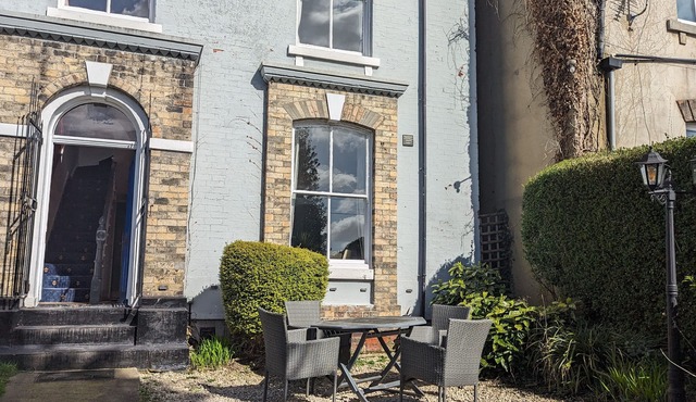Spacious, Comfortable Georgian 4 brd Home, Headingly Stadium, Leeds Uni & Arena.