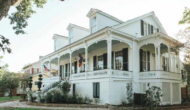 Spacious, comfortable historic Natchez home near downtown and the river