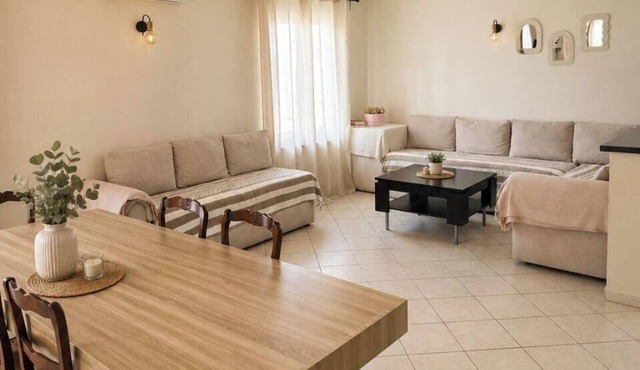 SPACIOUS & COMFORTABLE house in MONTEUX, next to Parc Spirou and Wave Island.