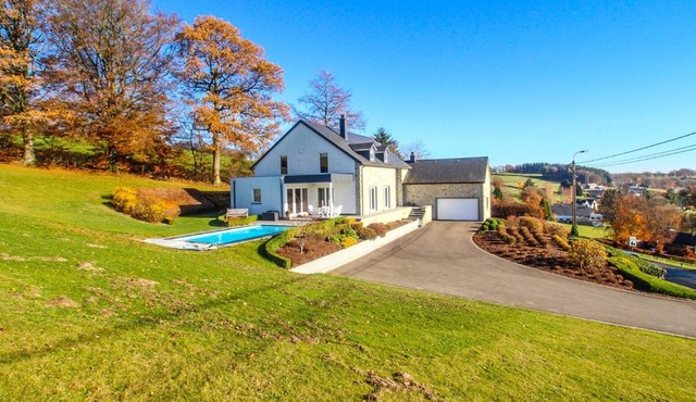 Spacious comfortable villa in quiet with heated pool