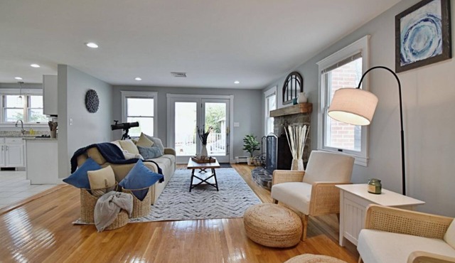Spacious, Comfy Colonial, minutes to Boston and highways