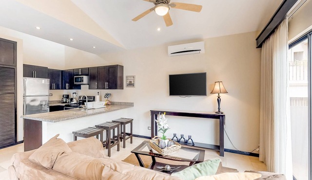 Spacious Condo with Pool - Near Town & Beach