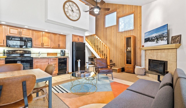 Spacious Condo in Bend! Prime Location!