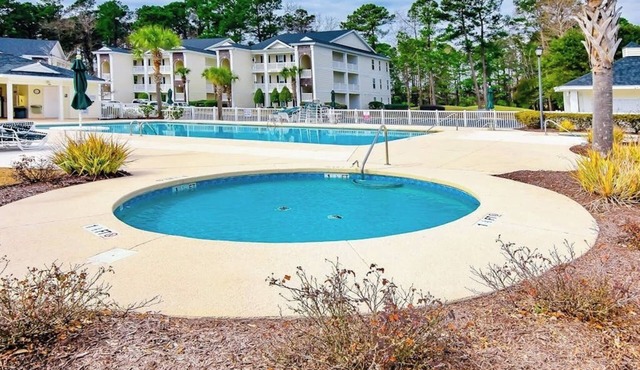 Spacious condo with screened balcony & shared pool - near golf/beach/shops
