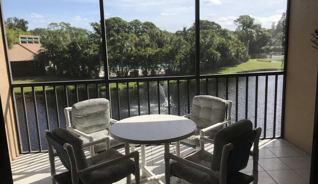 Spacious condo with beautiful views, 2 miles from Siesta Key