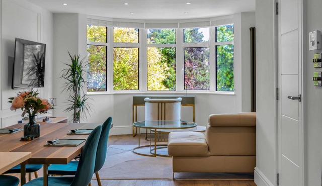 Spacious contemporary 1BR apartment