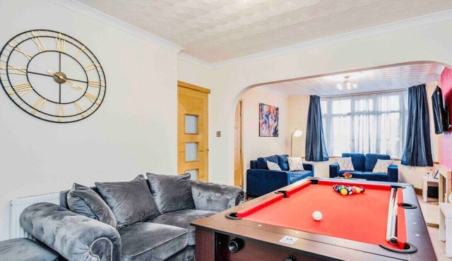 ⭐ Spacious Contractor🏡 6BR w/Parking &Pool Table